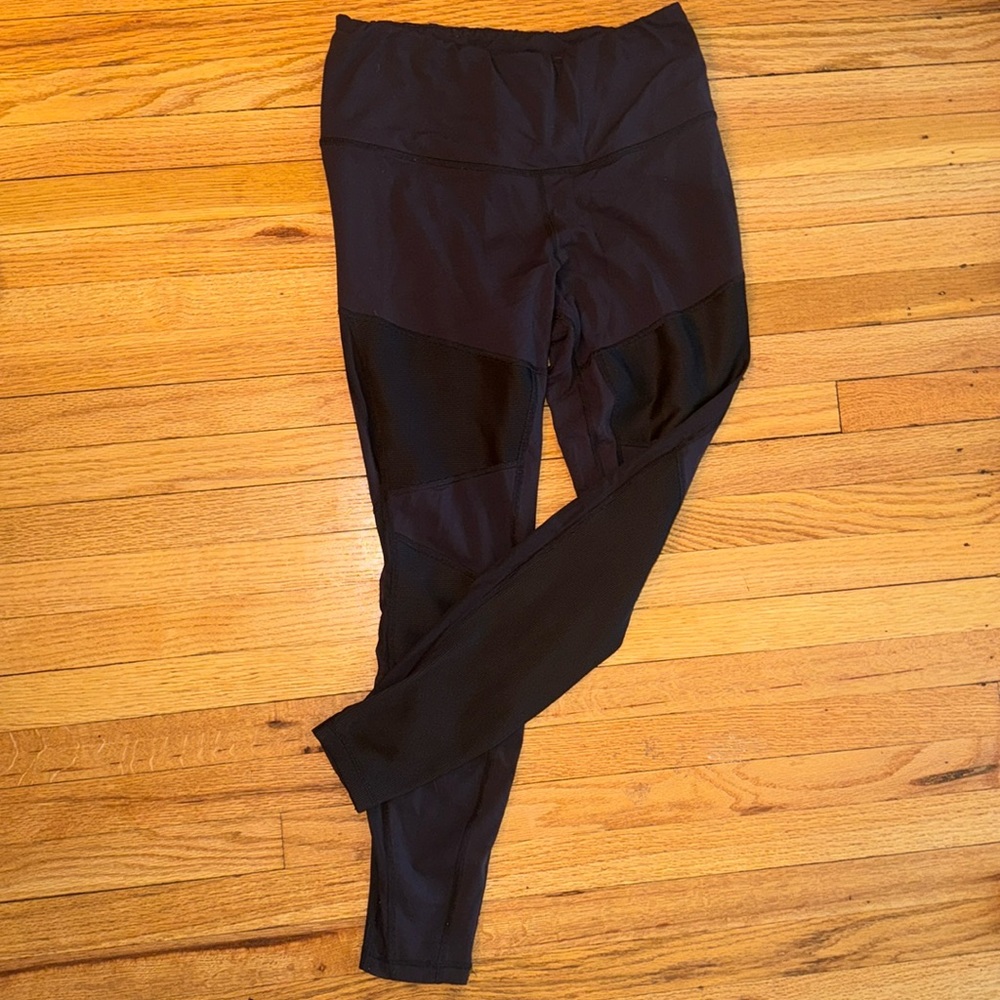 GUC Reebok Speedwick black leggings sheer and ribbed leg paneling